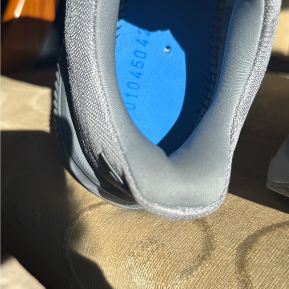 Brooks Ghost 17 Running Shoes - Picture 9 of 10